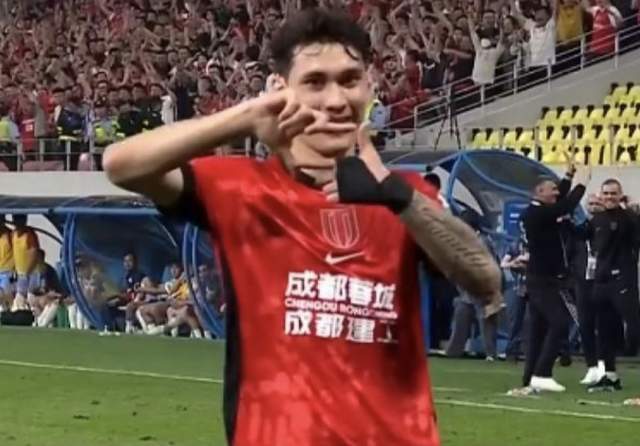 成都蓉城豪取8连胜，进攻防守全中超第一：至少8人可进国足！